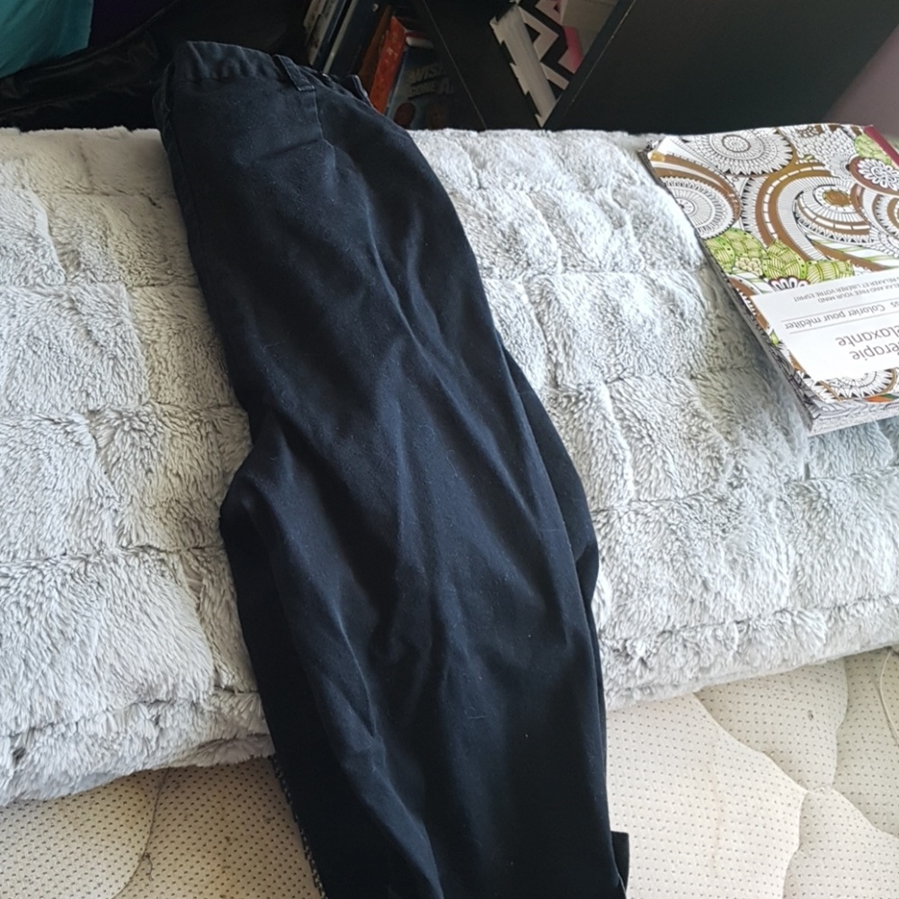 Black capris